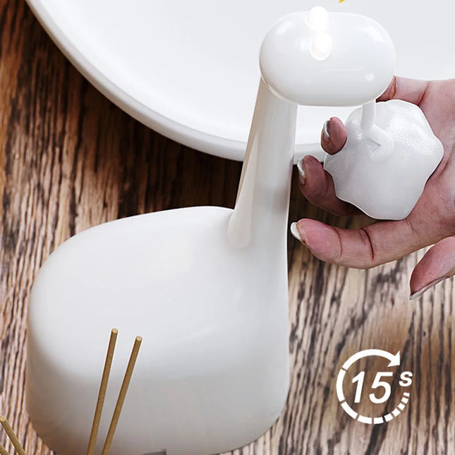 Automatisk såpedispenser formet som sjiraff