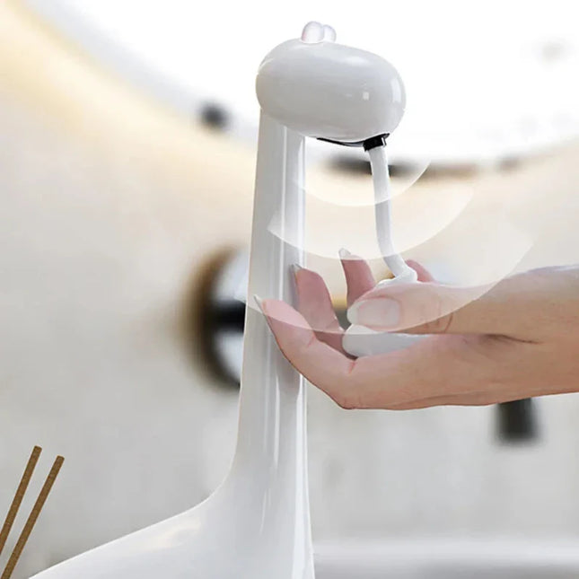 Automatisk såpedispenser formet som sjiraff