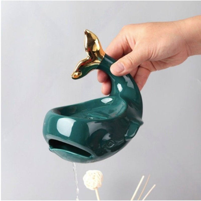 Keramisk såpeholder formet som en hval